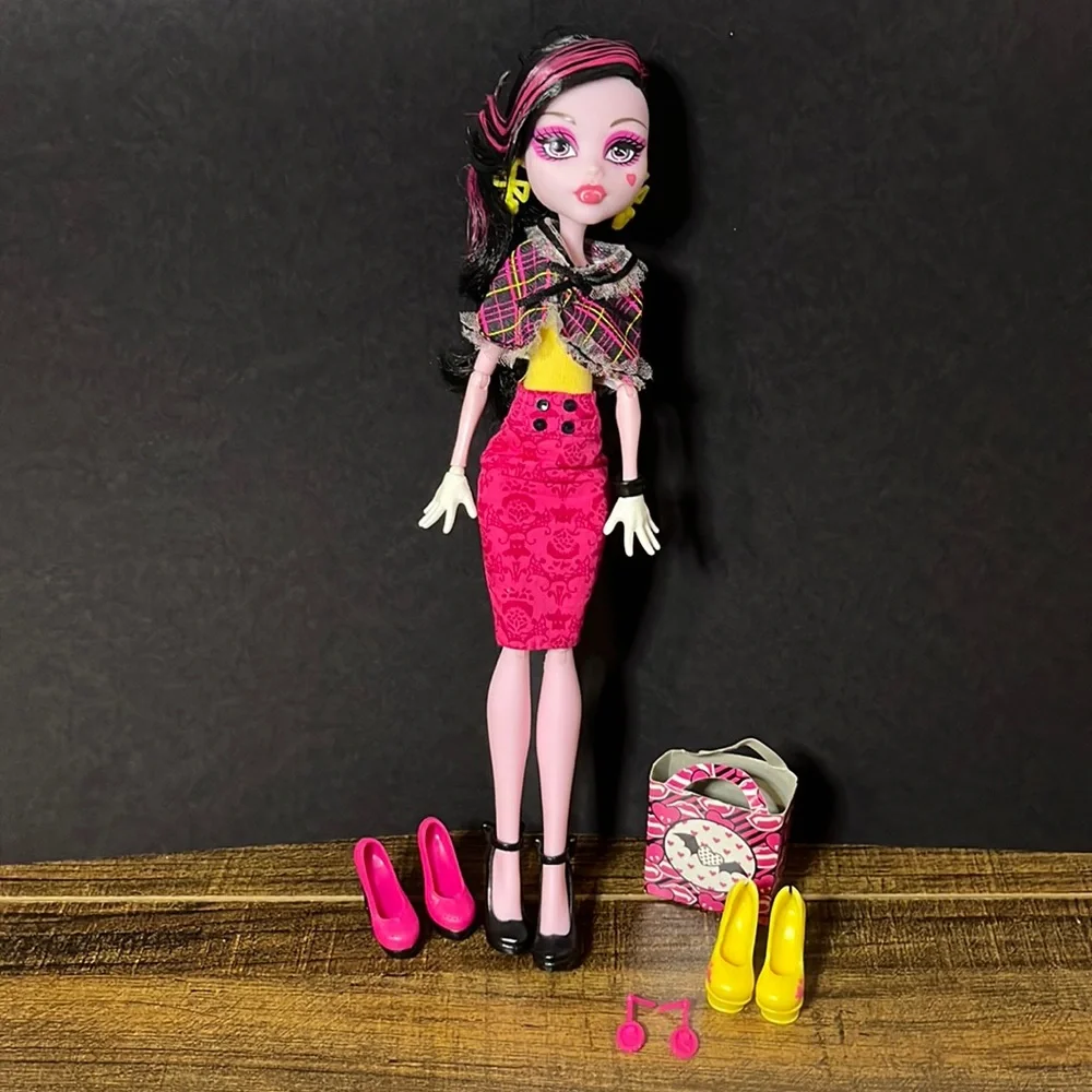 monster high | Toys | Mattel Monster High I Love Shoes Draculaura Doll With  Shoe Collection | Poshmark
